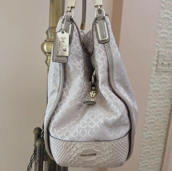 Vintage Coach Madison Phoebe OP Plearlescent Signature Jaquard Shoulder Bag - Picture 2 of 8